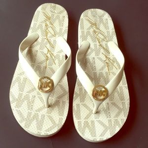 Michael kors cream flip flops size 8 shoes